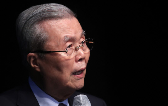 지난 2월10일 김종인 전 국민의힘 비상대책위원장이 서울 마포구 다리소극장에서 열린 자신의 저서 '왜 대통령은 실패하는가' 출간 기념 청년포럼에서 발언하고 있다.<국회사진기자단>